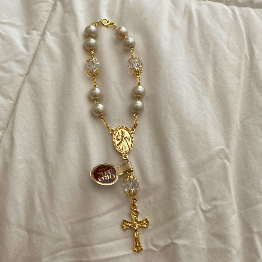 Pearl Hand Rosary Bracelet with Gold Detail